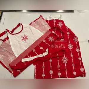 Mom & Me Christmas Holiday Matching Red Aprons